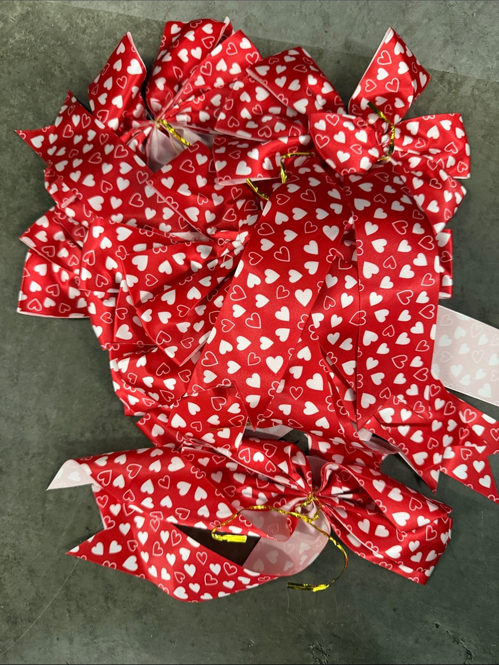 Red and white heart decorative ribbon large 10 pieces all new twist tie gold new